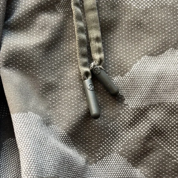 ❌NOT FOR SALE ❌Lululemon Green Camouflage Linerless Shorts - Picture 5 of 6